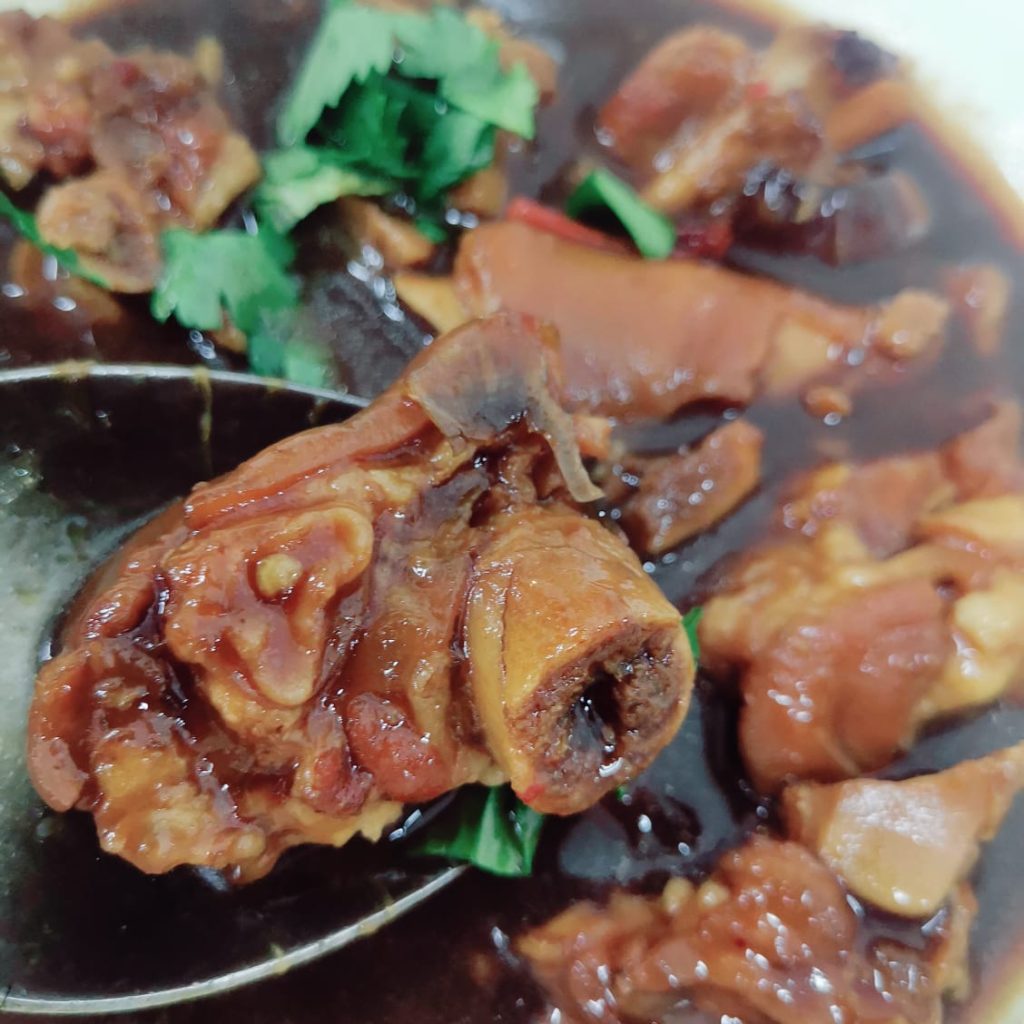 C07 卤猪脚 Braised Pork Trotters