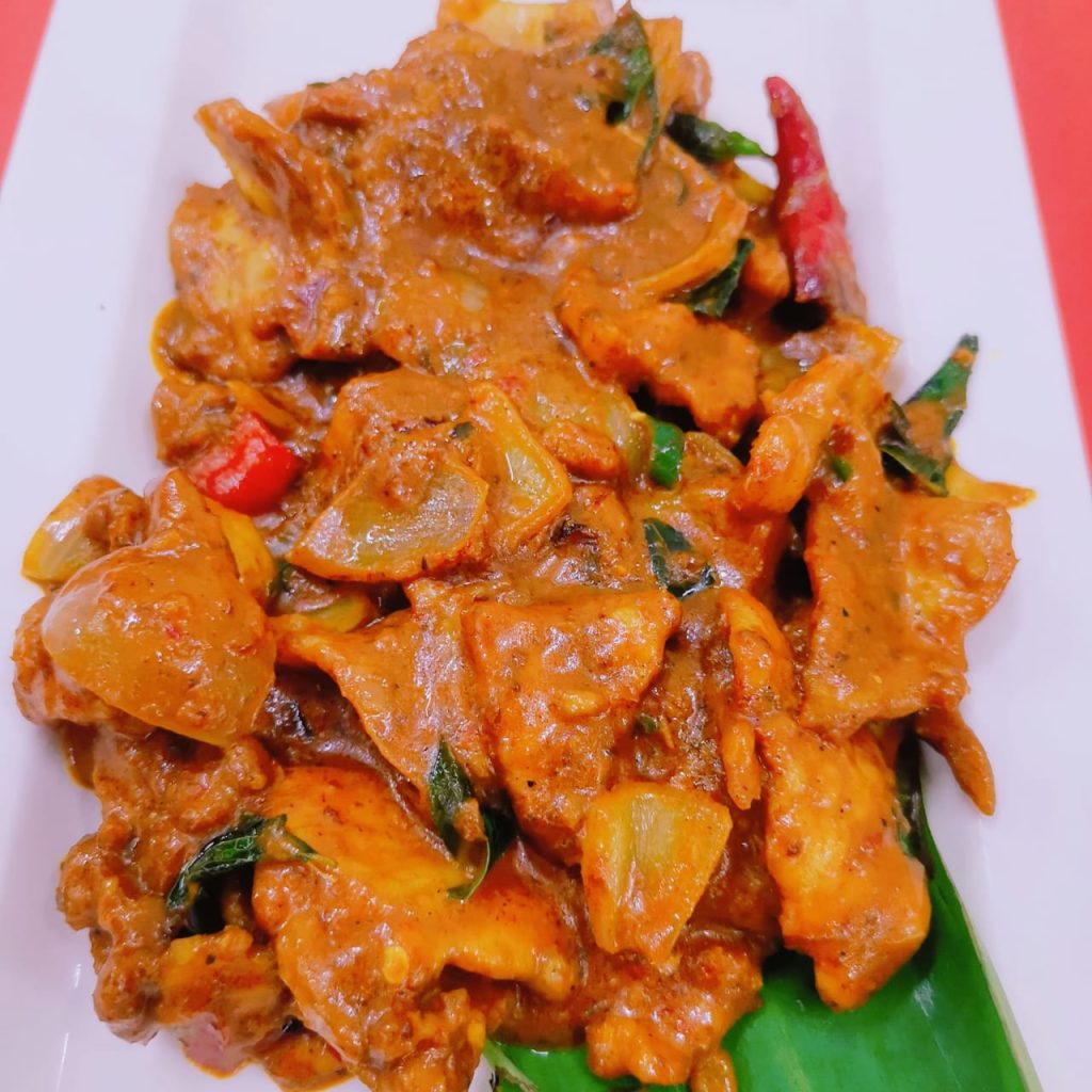 C03 咖哩猪肉 Curry Pork