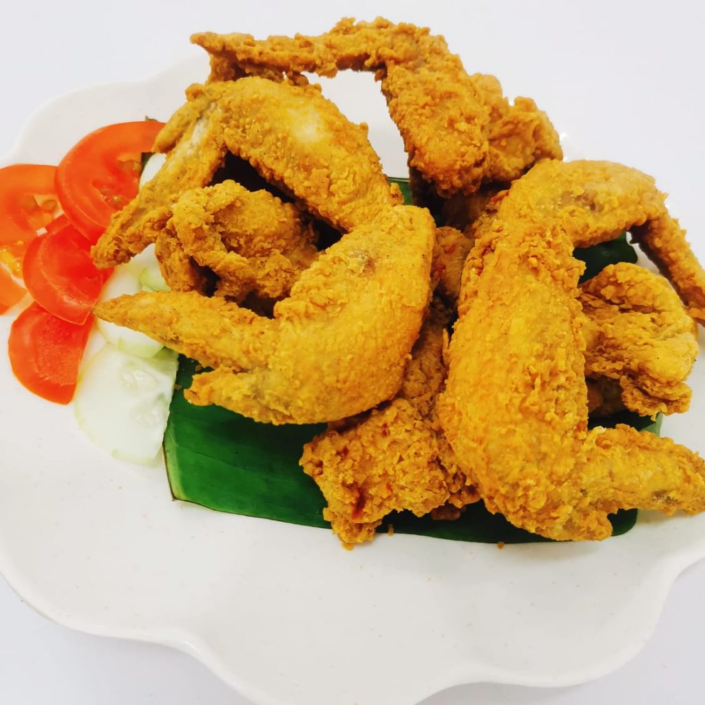 D02 香脆炸鸡翅膀 Crispy Fried Chicken Wings