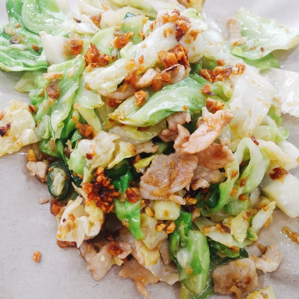 A11 铁板炒花肉包菜 Grilled Pork Belly with Cabbage