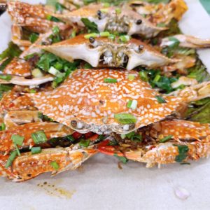 A07 招牌葱油炒花蟹 Signature Grilled Flower Crab with Scallion Oil (时价 Seasonal Price)