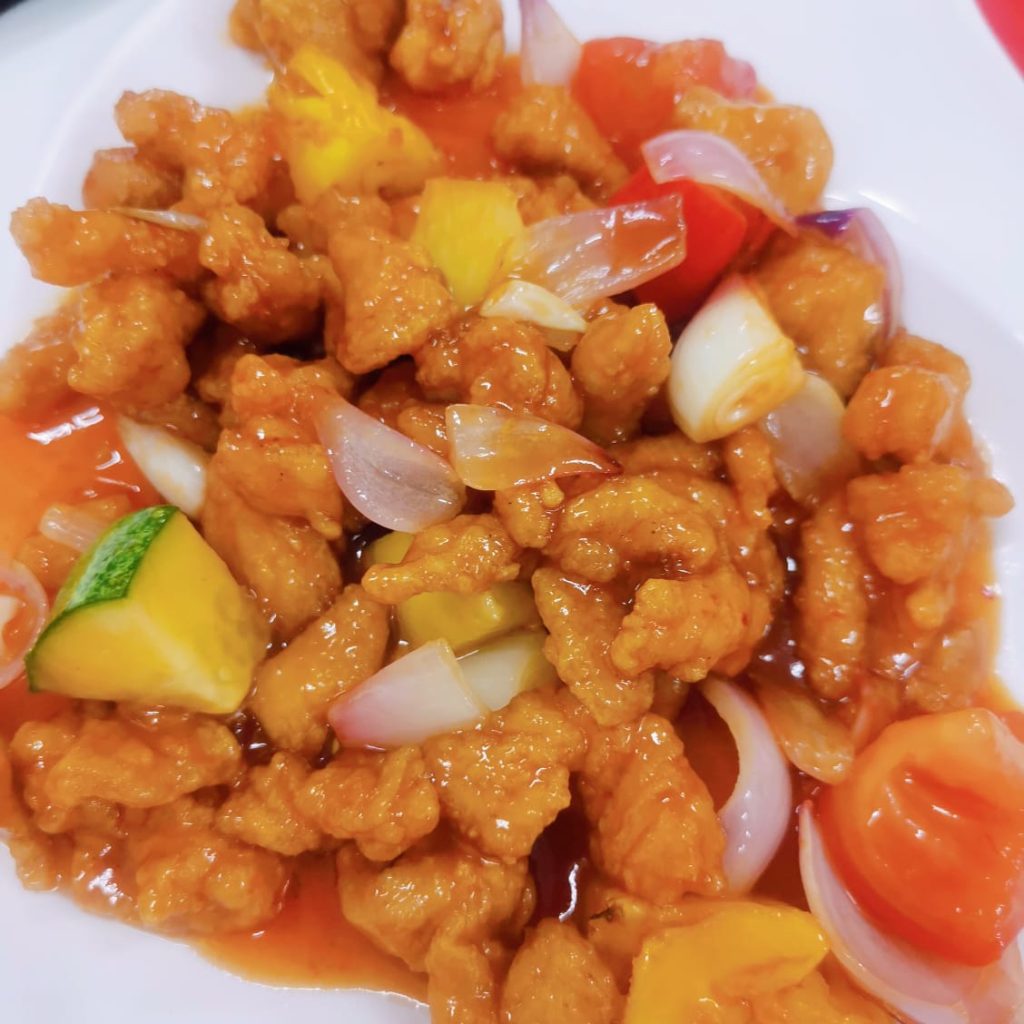 C04 咕噜猪肉 Sweet & Sour Pork