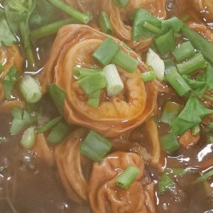 C10 沙煲卤大肠 Claypot Braised Pork Intestine
